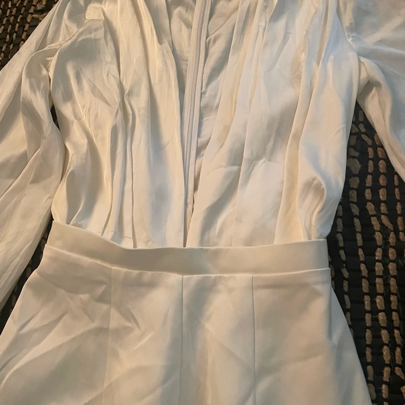 Wide leg deep front v-cut white jumpsuit - Picture 6 of 6